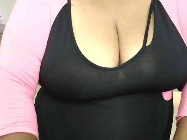 JoanaQueens webcam