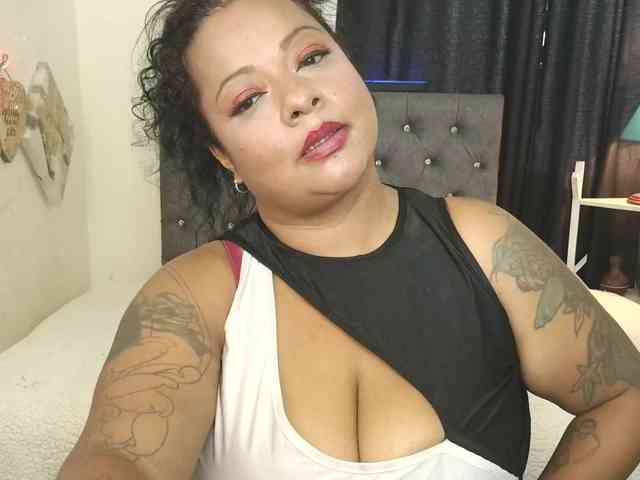 JoanaQueens webcam