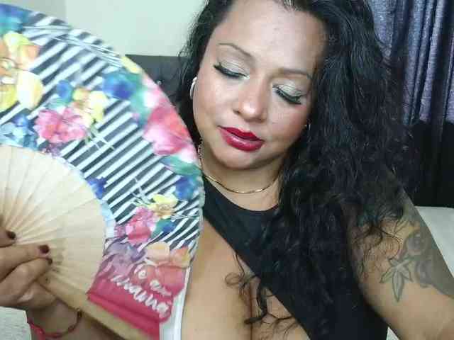 JoanaQueens webcam