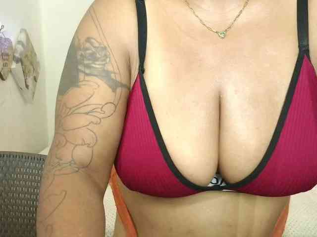 JoanaQueens webcam