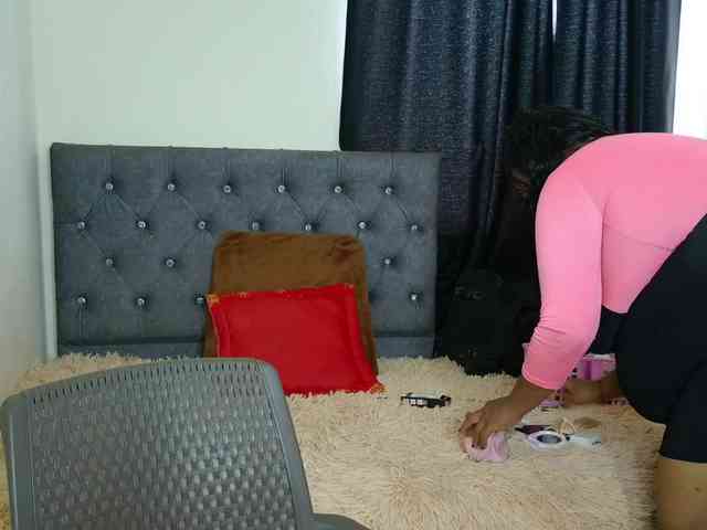 JoanaQueens webcam