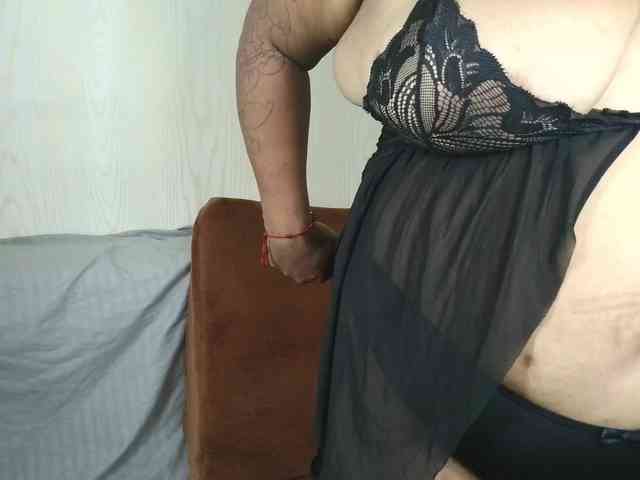 JoanaQueens webcam