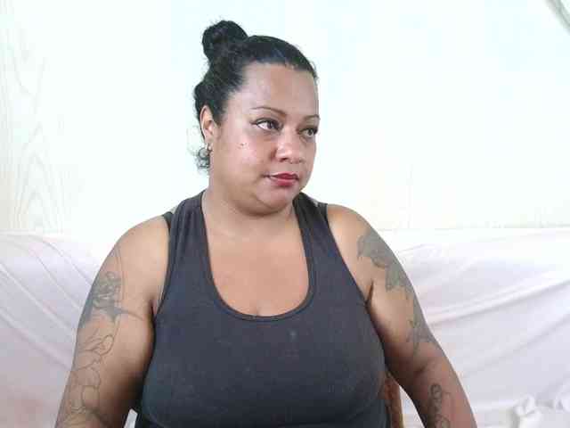 JoanaQueens webcam