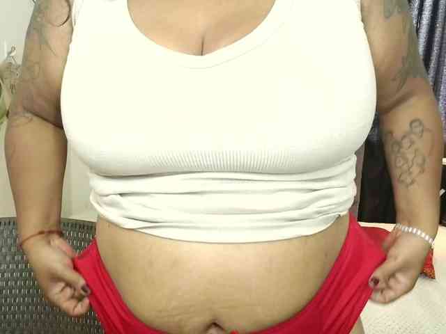 JoanaQueens webcam