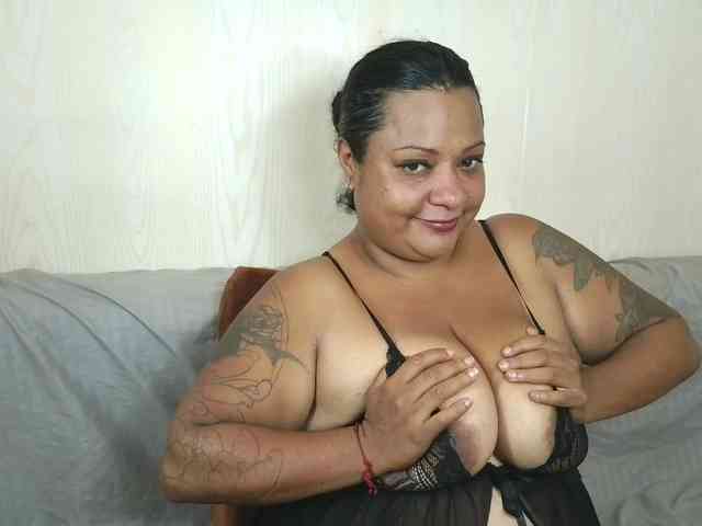 JoanaQueens webcam