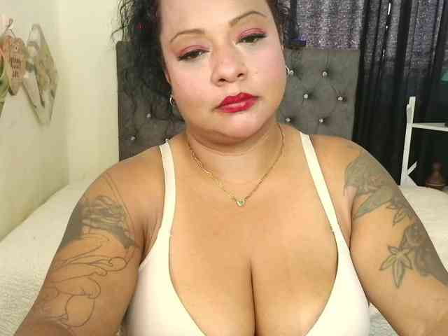JoanaQueens webcam