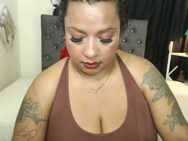 JoanaQueens webcam