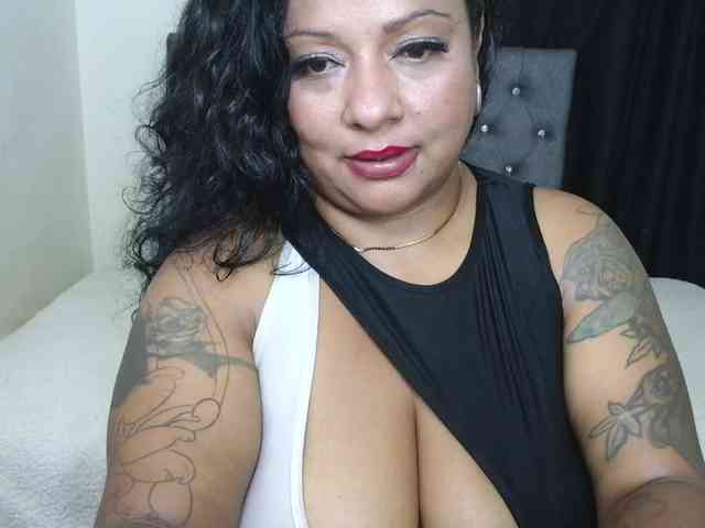 JoanaQueens webcam
