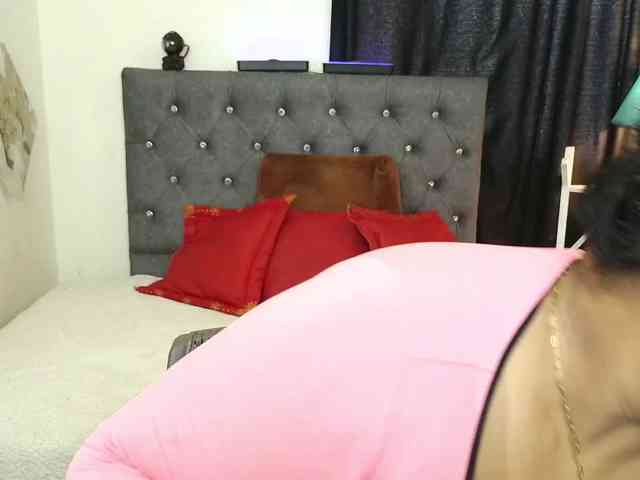 JoanaQueens webcam