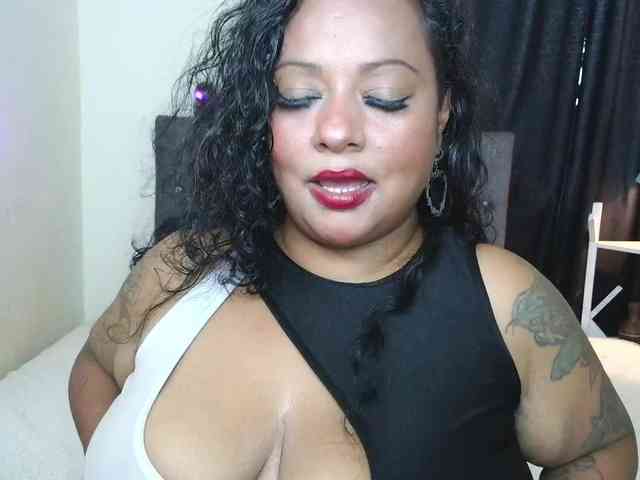 JoanaQueens webcam