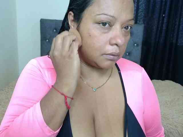 JoanaQueens webcam