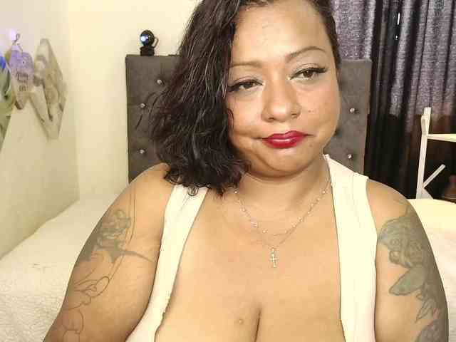 JoanaQueens webcam