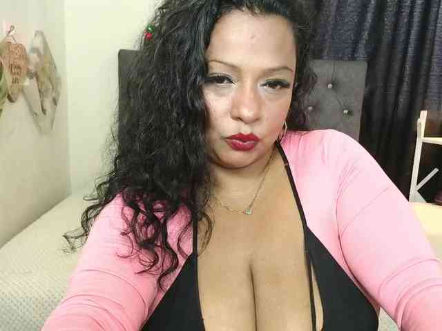 JoanaQueens webcam