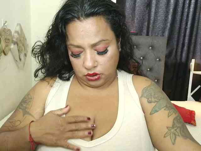 JoanaQueens webcam