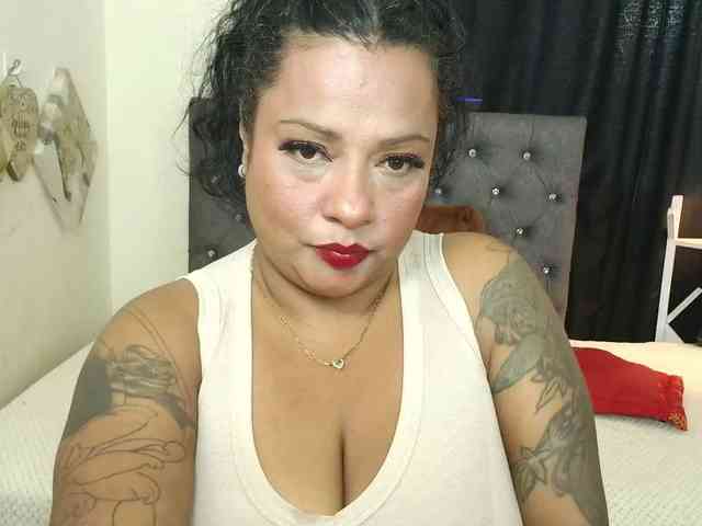 JoanaQueens webcam