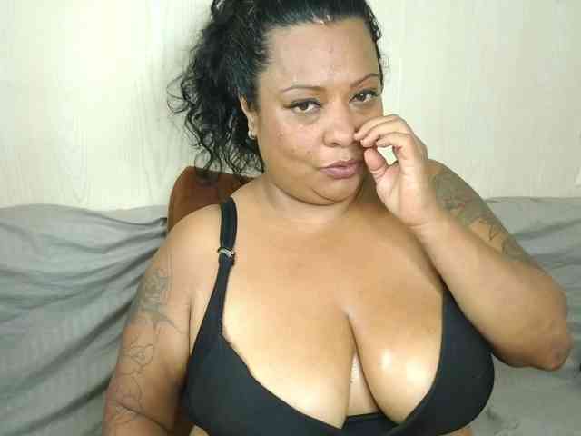 JoanaQueens webcam