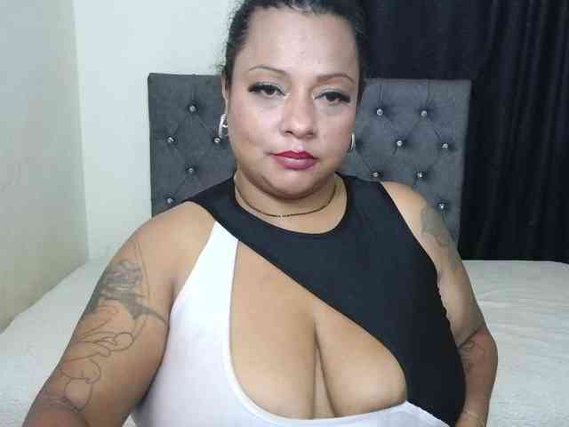 JoanaQueens webcam