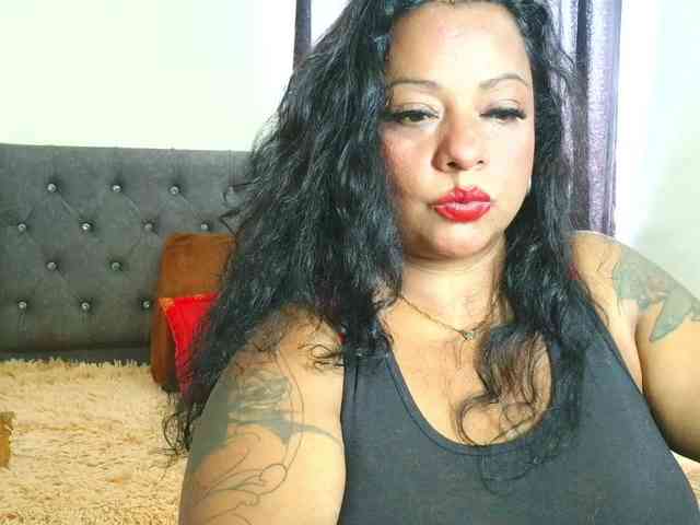 JoanaQueens webcam