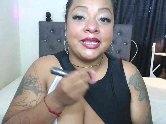 JoanaQueens webcam