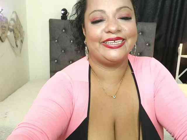 JoanaQueens webcam