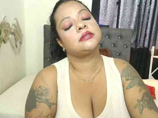 JoanaQueens webcam