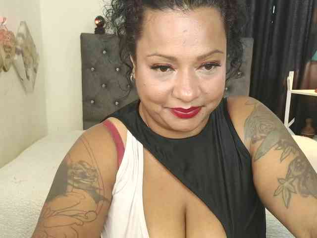 JoanaQueens webcam