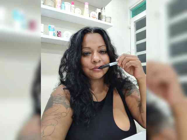 JoanaQueens webcam