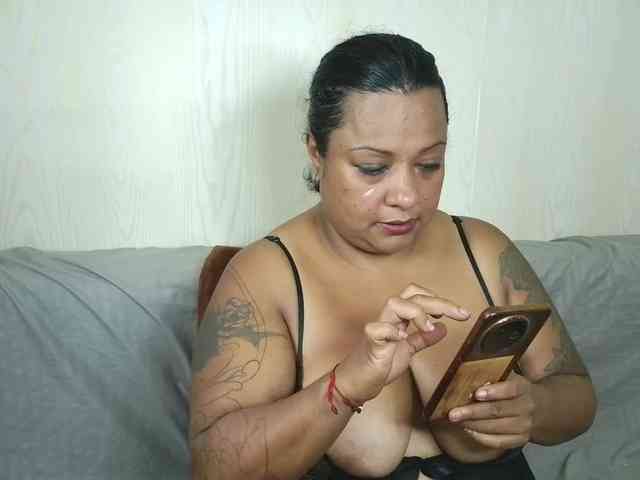 JoanaQueens webcam
