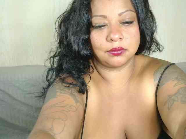 JoanaQueens webcam