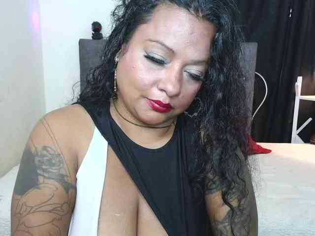 JoanaQueens webcam