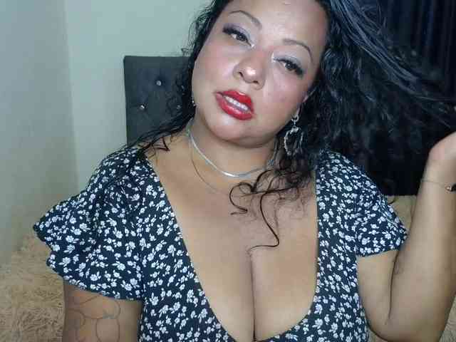 JoanaQueens webcam
