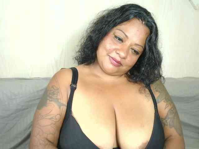 JoanaQueens webcam