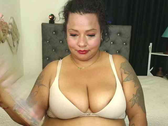 JoanaQueens webcam