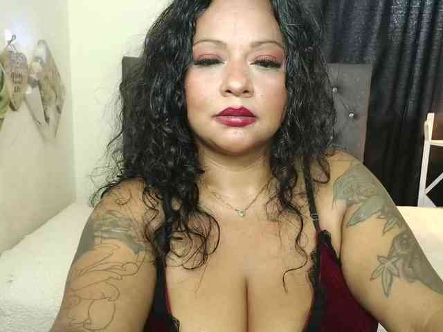 JoanaQueens webcam