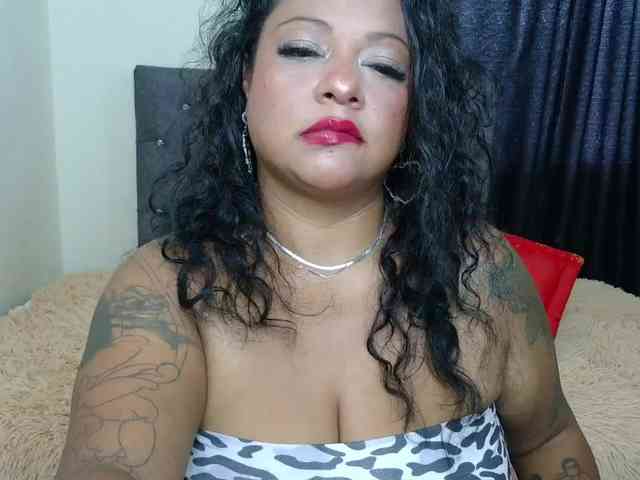 JoanaQueens webcam