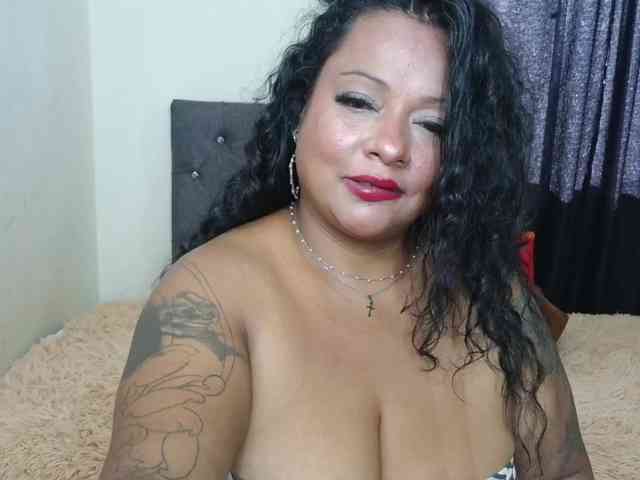JoanaQueens webcam