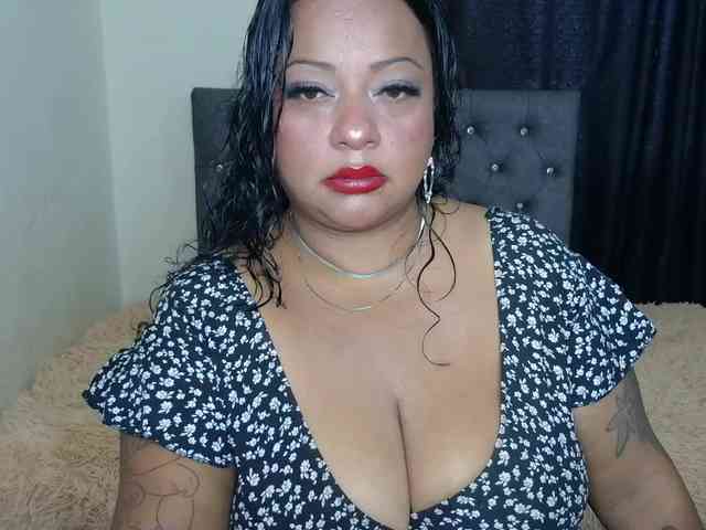 JoanaQueens webcam