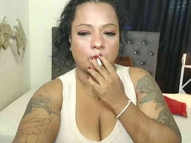 JoanaQueens webcam