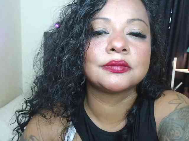 JoanaQueens webcam