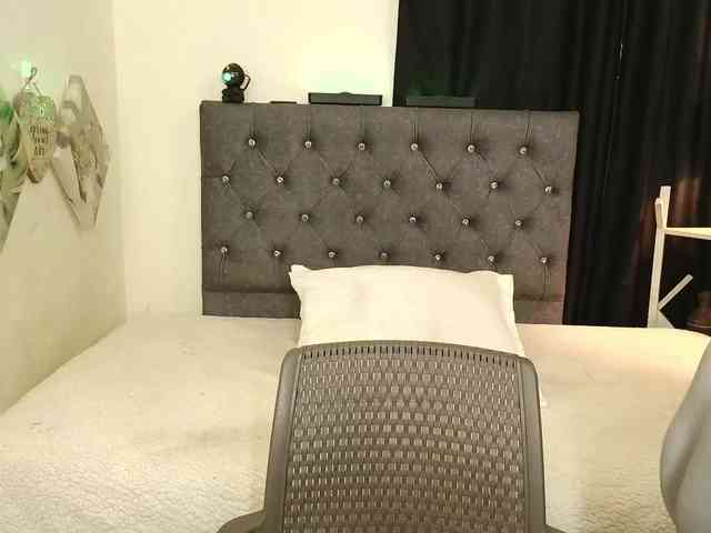 JoanaQueens webcam