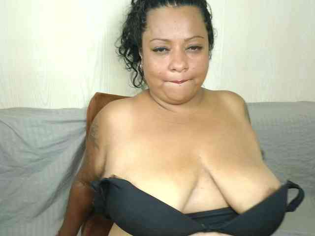 JoanaQueens webcam