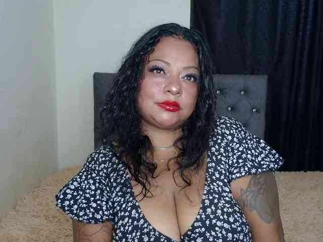 JoanaQueens webcam