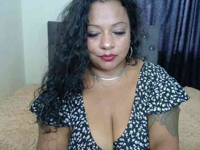 JoanaQueens webcam