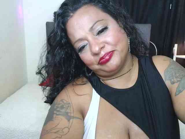 JoanaQueens webcam