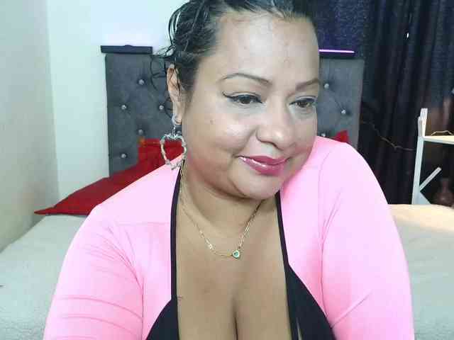 JoanaQueens webcam
