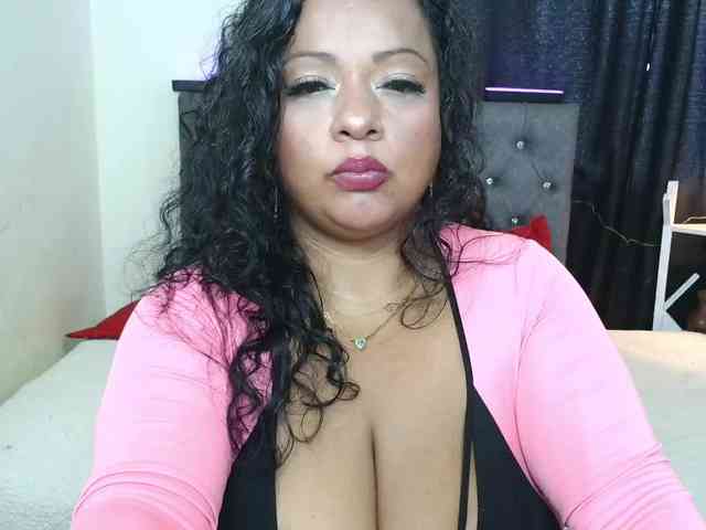 JoanaQueens webcam