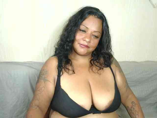 JoanaQueens webcam