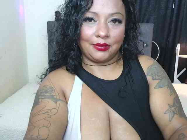JoanaQueens webcam