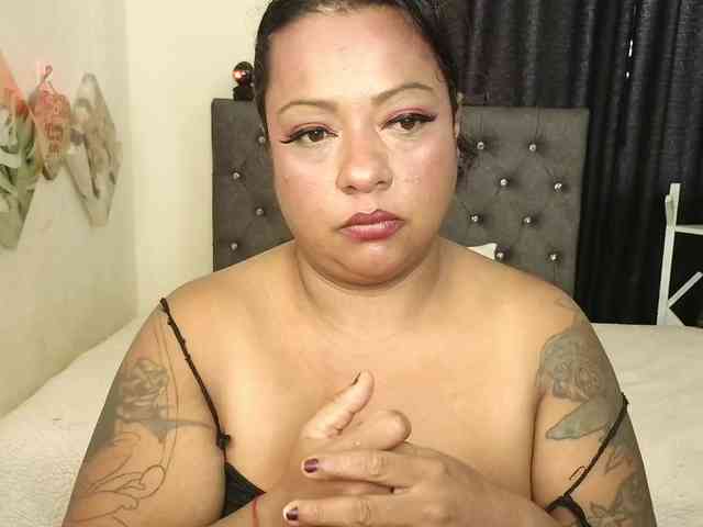 JoanaQueens webcam