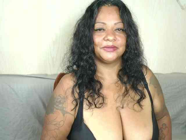 JoanaQueens webcam